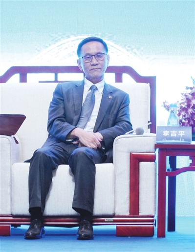 海南自贸港国际投资（三亚）高峰论坛圆桌峰会举行 专家学者“论剑”自贸港投资机遇