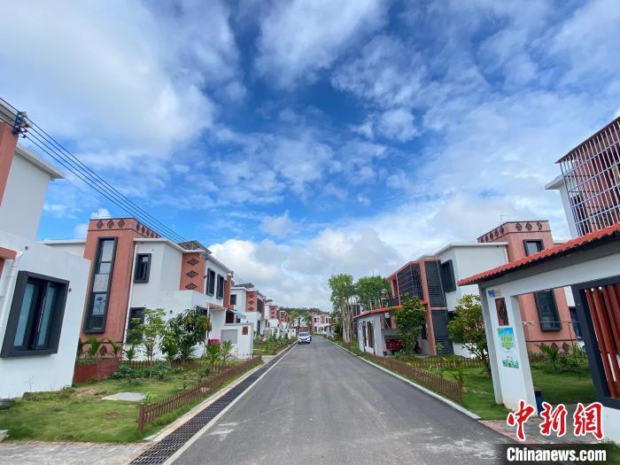 走进海南生态移民搬迁村：生活改善 产业富民