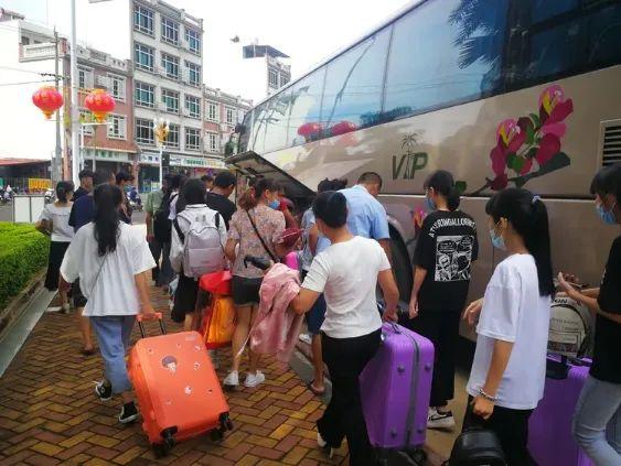 开学啦！2020级海南扶贫巾帼励志班新生抵校报到
