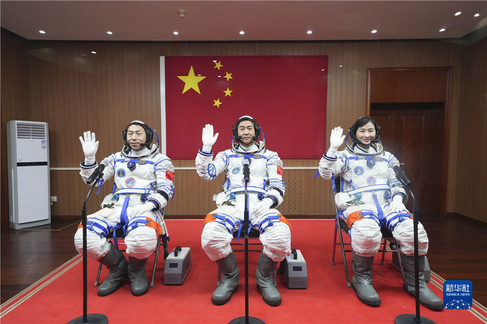 乘舟巡宇探天河——神舟十四号飞天纪实